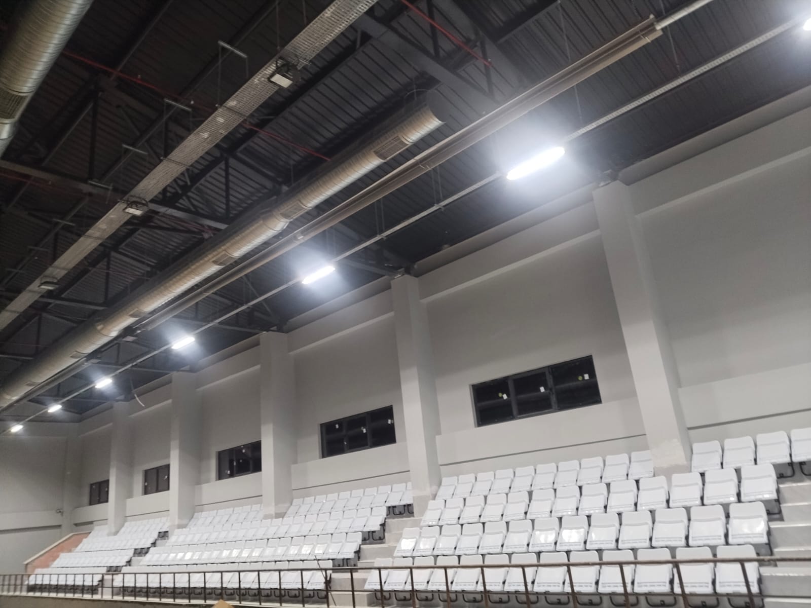 İzmir Karşıyaka İlçesi Kapalı Spor Salonu